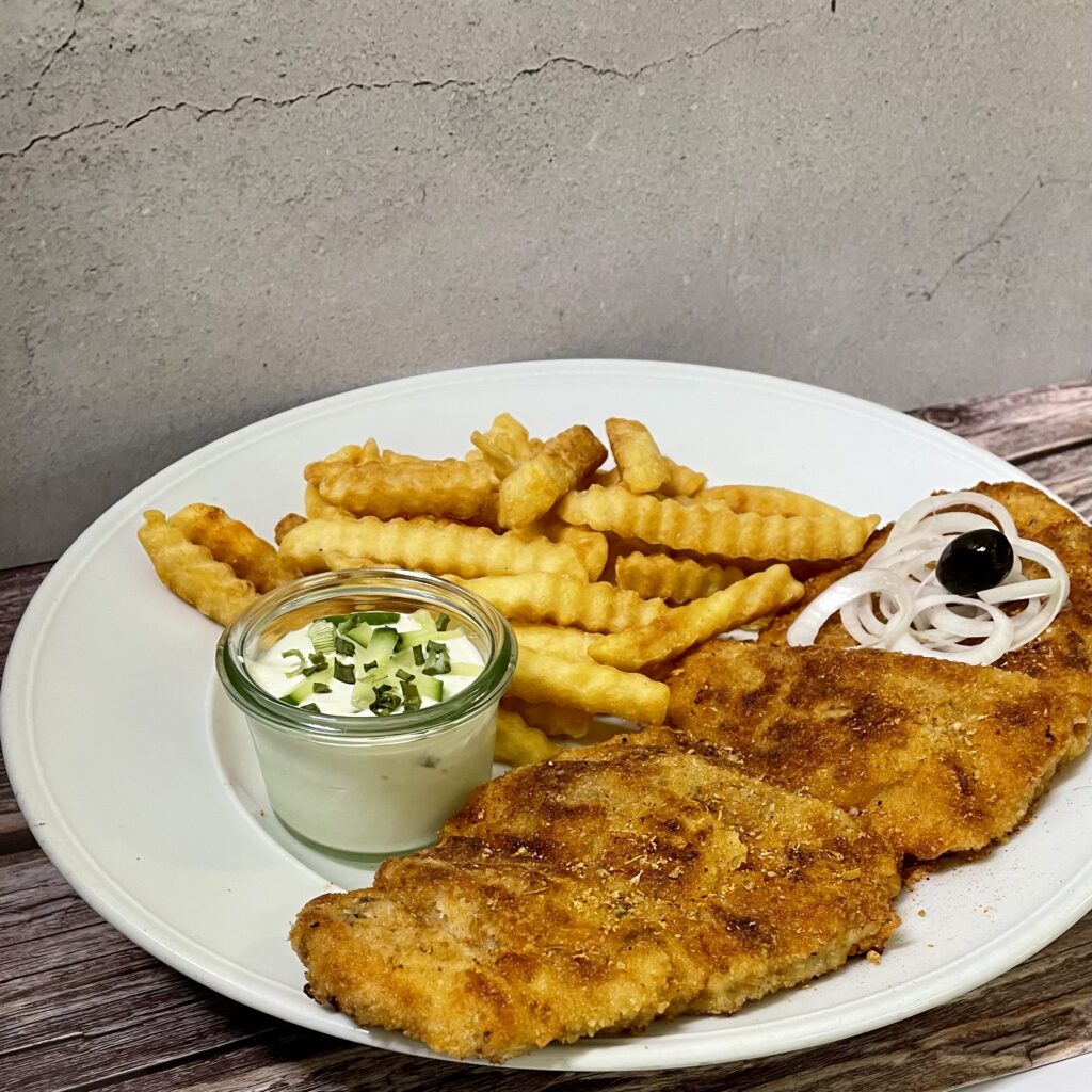 Zum Strandschnitzeltag am Montag in der Brauereigaststätte Am Strand gibt es 14 veschiedene Schnitzelvariationen - hier beispielsweise das Gyros-Schnitzel.