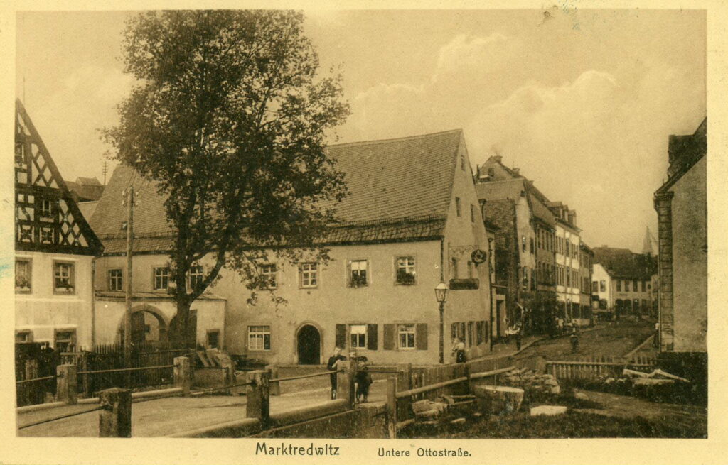 Postkarte von der Unteren Ottostraße in Marktredwitz mit der Brauereigaststätte Am Strand als Bildmotiv.