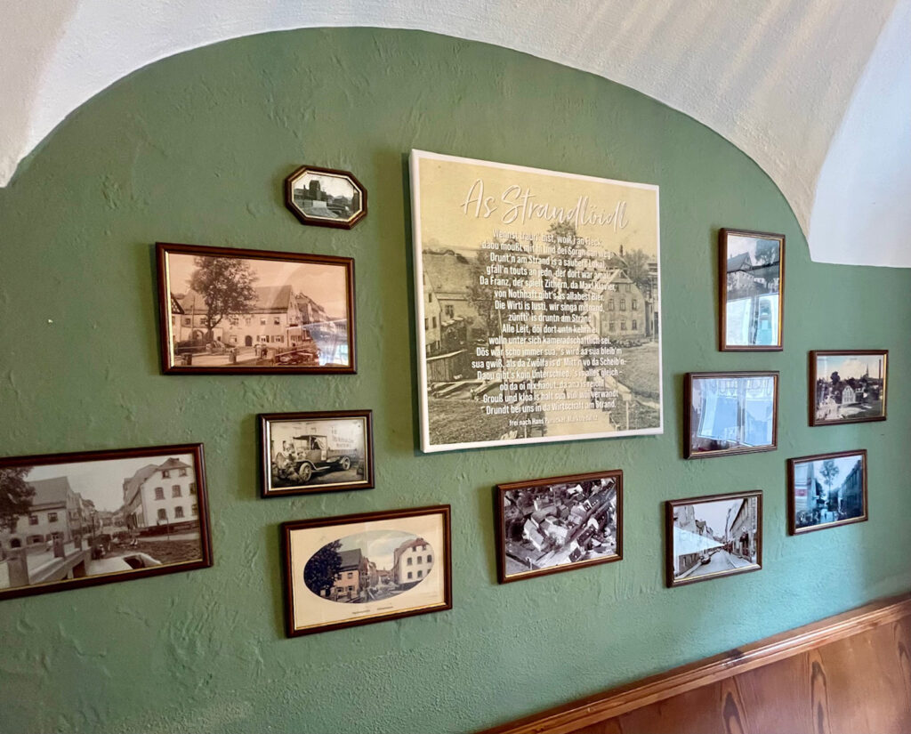 Das Nothhaft-Eckerl in der Brauereigaststätte Am Strand in Marktredwitz mit zahlreichen historischen Foto-Aufnahmen