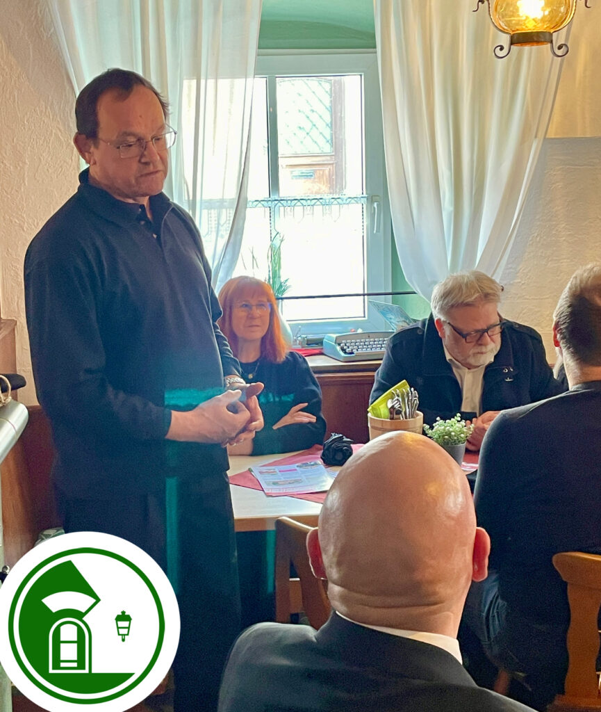 Vertreter der Rawetzer Faschingsgesellschaften bedanken sich in kurzen Ansprachen bei der Stadt Marktredwitz.