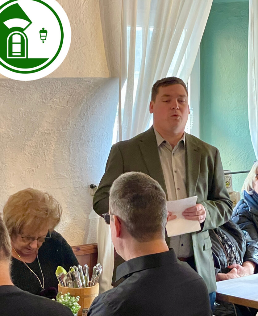 Vertreter der Rawetzer Faschingsgesellschaften bedanken sich in kurzen Ansprachen bei der Stadt Marktredwitz.