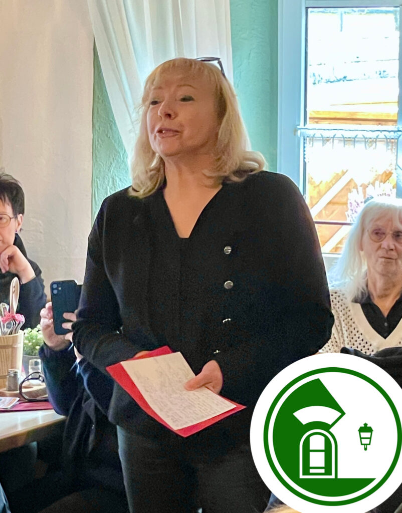 Vertreter der Rawetzer Faschingsgesellschaften bedanken sich in kurzen Ansprachen bei der Stadt Marktredwitz.